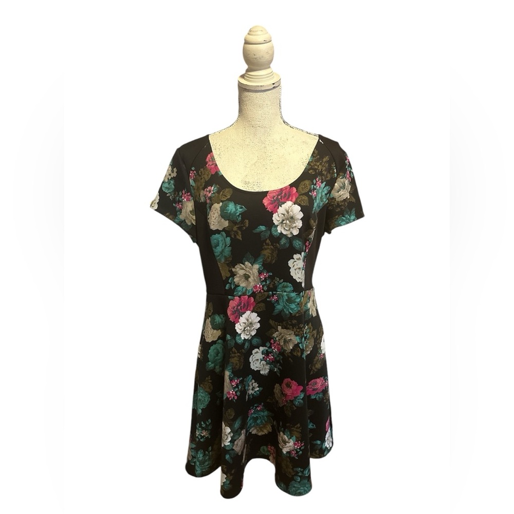 ELLE - Black Floral Fit & Flare Dress (Size 16)